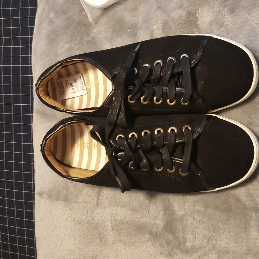 Vionic black casual sneakers